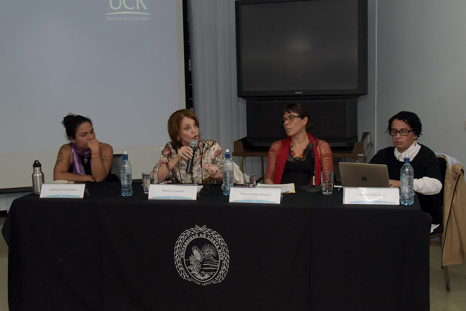 Foto 4 “El sufrimiento en las mujeres: discusiones sobre la soledad, la tristeza y el pasaje al acto”